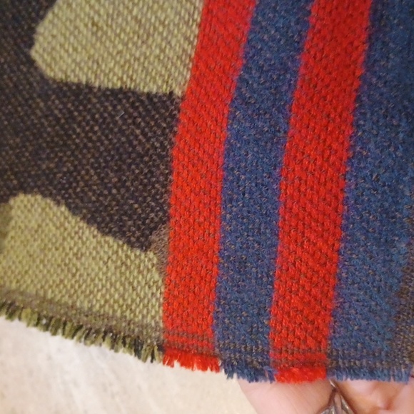 Herbalife Nutrition Unisex Camouflage Fringed Scarf - Picture 3 of 6